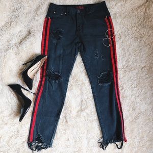 SIGNATURE 8 Distressed Boyfriend Jeans